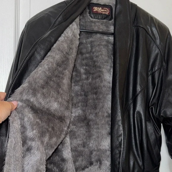 Black Leather Jacket Small size with padding shoulders - Picture 6 of 10